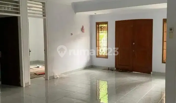 Disewakan Rumah Strategis di Kebon Nanas Utara Jatinegara Jakarta Timur 2