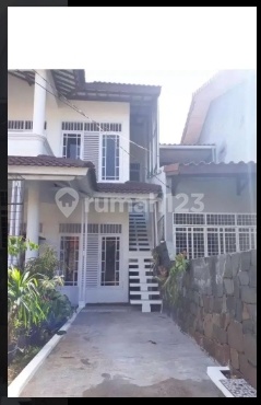 For Rent House on 2nd Floor suitable for Office in Kebayoran Lama, South Jakarta