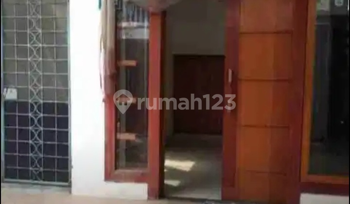 Disewakan Rumah 3 Lantai di Tebet Jakarta Selatan