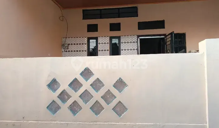 For Sale Fast Ready-to-Live Newly Renovated House in Perumnas Klender Duren Sawit For Sale Fast Ready-to-Live Newly Renovated House in Perumnas Klender Duren Sawit