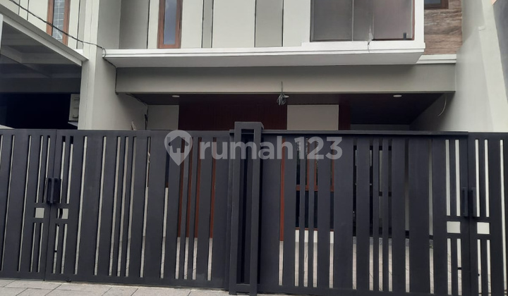 For Sale, Ready-to-Occupy and Strategic House in Cempaka Putih, Central Jakarta For Sale, Ready-to-Occupy and Strategic House in Cempaka Putih, Central Jakarta