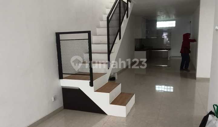 Disewakan Rumah 2 Lantai di Percetakan Negara Jakarta Pusat