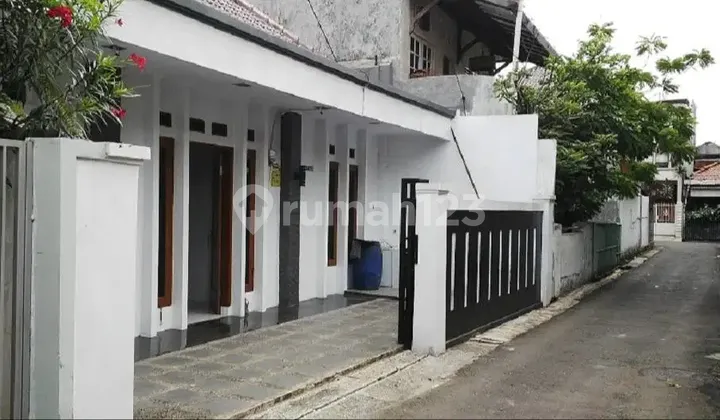 Disewakan Rumah 2 Lantai Terawat Siap Huni di Tebet Jakarta Selatan Disewakan Rumah 2 Lantai Terawat Siap Huni di Tebet Jakarta Selatan