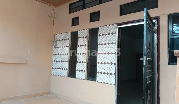 For Sale Fast Ready-to-Live Newly Renovated House in Perumnas Klender Duren Sawit For Sale Fast Ready-to-Live Newly Renovated House in Perumnas Klender Duren Sawit