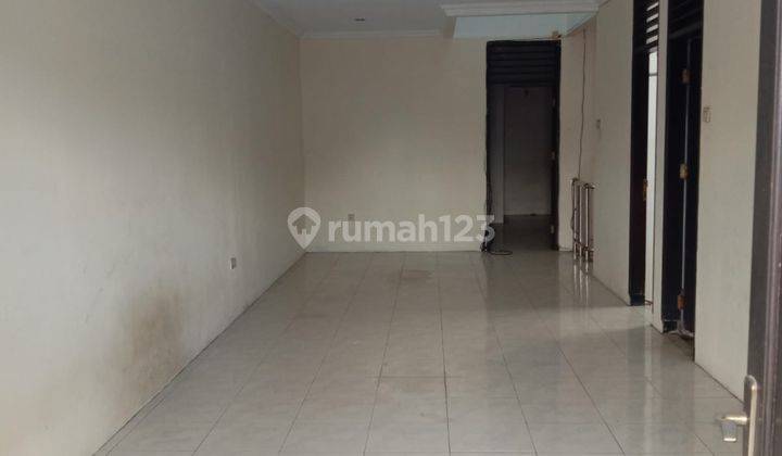 Rumah 2 Lantai Semi Furnished SHM di Cipulir, Jakarta Selatan 1