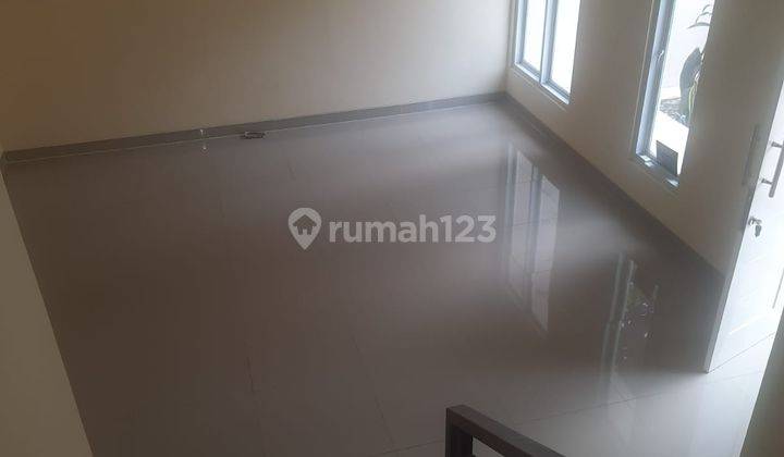 Rumah 2 Lantai Semi Furnished SHM di Serua, Tangerang 1