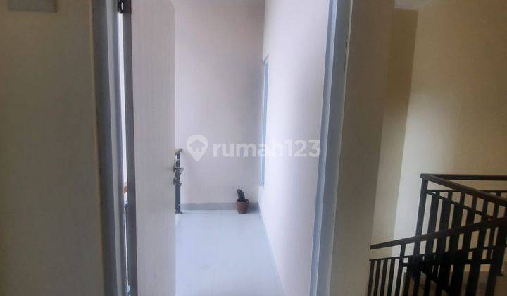 Rumah 2 Lantai Semi Furnished SHM di Serua, Tangerang 2