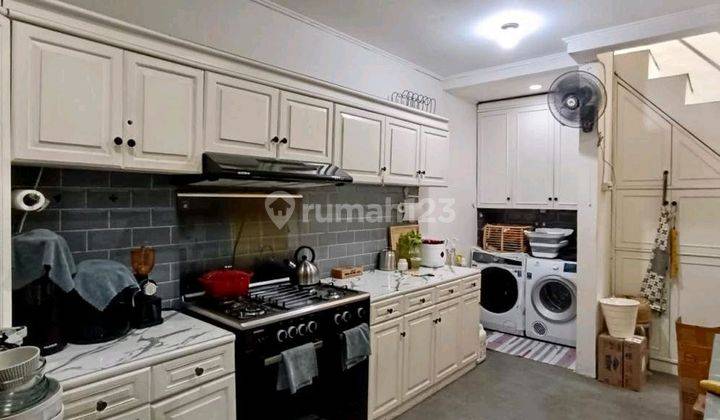 Rumah Unfurnished Bagus SHM - Sertifikat Hak Milik di jalan flamboyan, Rempoa 2