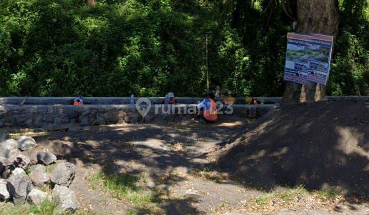 Land for sale on the main road of Ida Bagus Mantra 1