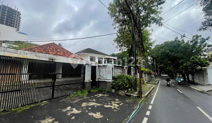 Tanah + Rumah Luas di Kawasan Elite Menteng - Jl. Ki Mangun Sarkoro Jakarta Pusat