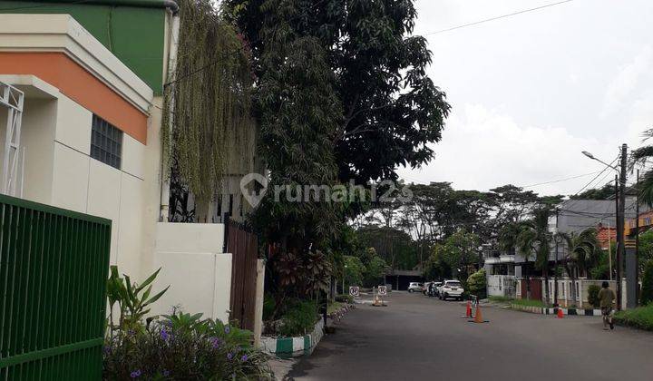 Rumah 2 Lantai Bagus Furnished Sertifikat Hak Milik di Boulevard Hijau , Bekasi 2