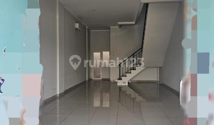 3-Storey Shop House SHM Ready to Occupy Near University in Burgundy Summarecon Bekasi 2