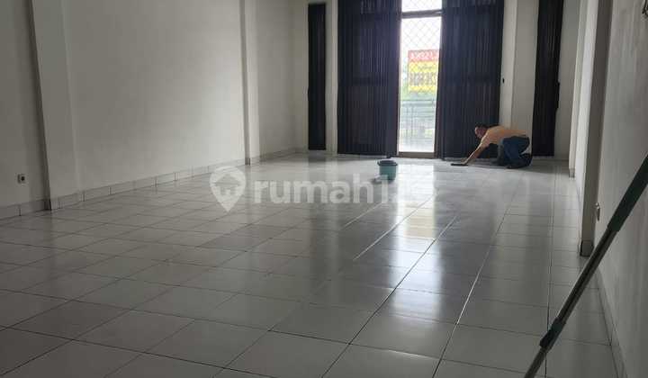 For Rent: Main Road Shop House in Mekarwangi