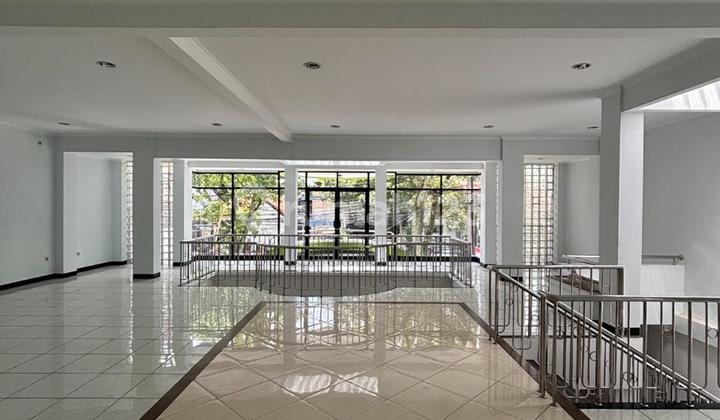 Commercial Space for Rent on Main Road Pasirkaliki Bandung - 12 Meters Wide | 325 Million/Year Commercial Space for Rent on Main Road Pasirkaliki Bandung - 12 Meters Wide | 325 Million/Year