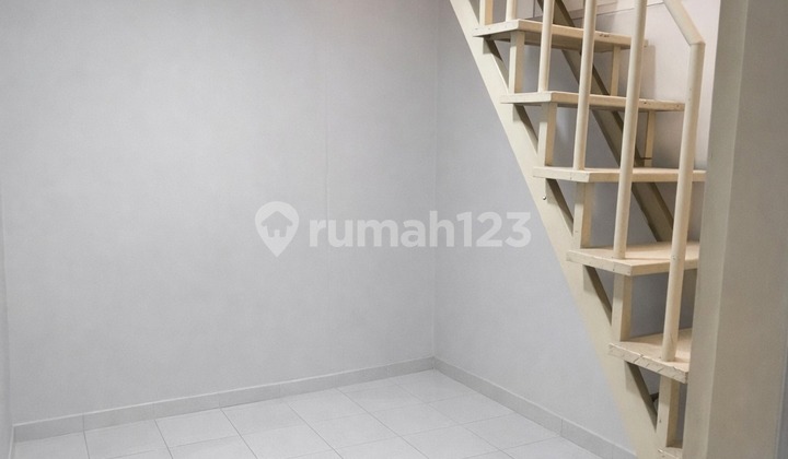For Sale: 3.5-Story Shophouse in Singgasana Bandung with SHM Certificate, Located in Front of Bpk Penabur, Price 3.4 Billion. 2