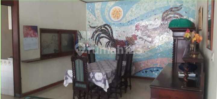 For Sale House Suitable for Business, Cafe or Restaurant on Riau Street 2