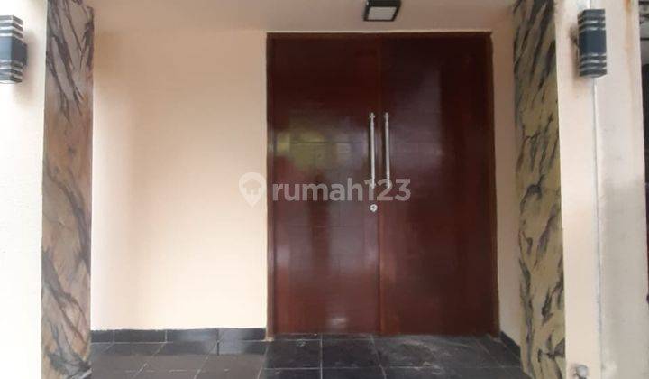 Sewa Rumah 2 Lantai Semi Furnished Gading Serpong 2