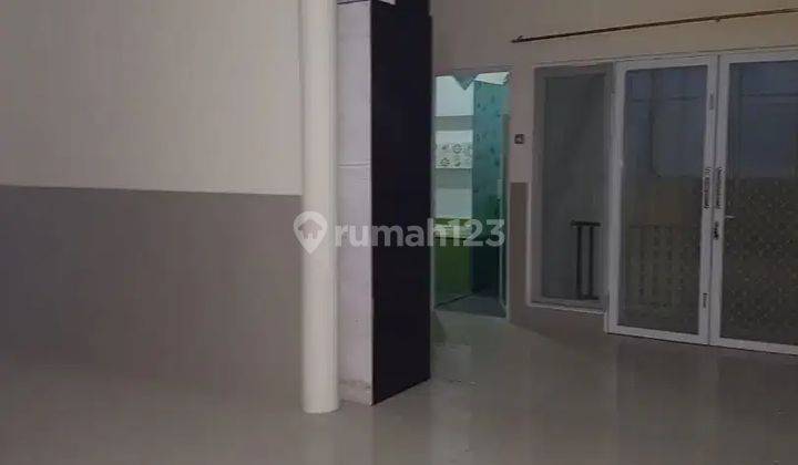 Rumah 2 Lantai Bagus Unfurnished SHM di Woodland Citraland Surabaya Barat 2