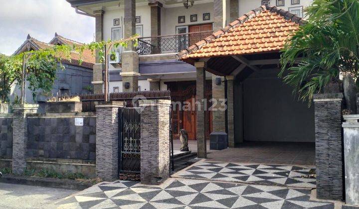 2lt luxury house for sale with a pool, spacious living room in Sesetan Jl6mtr 1