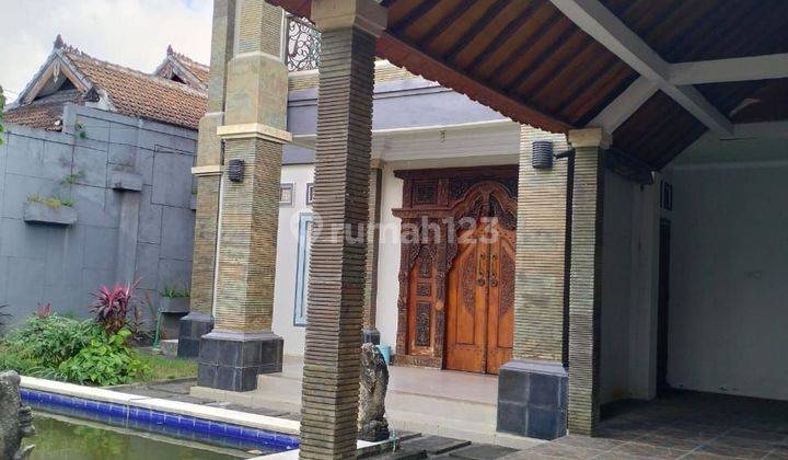 2lt luxury house for sale with a pool, spacious living room in Sesetan Jl6mtr 2