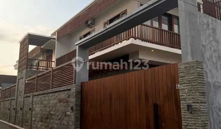 Rumah Mewah 2Lt 250M2 Kaw Elit Mahendradatta Ada Space Pool Jl8mtr