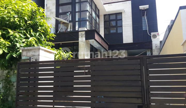 Rumah Ada Pool 2Lt 150M2 Strategis Dkt Raya Tk Pakerisan Panjer Jl6mtr Rumah Ada Pool 2Lt 150M2 Strategis Dkt Raya Tk Pakerisan Panjer Jl6mtr