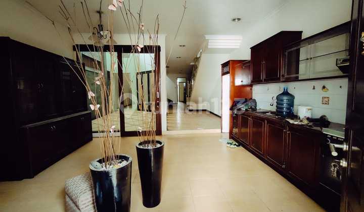 Rumah 2 lt sayap pasteur/pajajaran, baru renovasi bagus terawat Rumah 2 lt sayap pasteur/pajajaran, baru renovasi bagus terawat