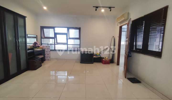 3-Story House Ready to Live In 4 Bedrooms Comfortable Strategic Location Kosambi 1