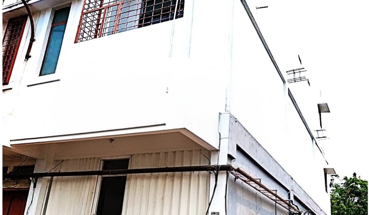 Corner 3-Story Shop House 1000 Near Jorr Cengkareng Toll Gate, West Jakarta 2