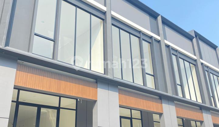 Hampton Avenue Shophouse Units 2 and 3 Ready for Occupancy in the Bustling Area of Gading Serpong, Tangerang