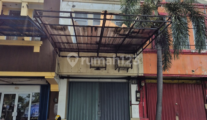 Cheap 3-Story Shophouse in Front of Night Market, Cengkareng, West Jakarta