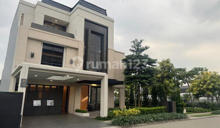 Luxury House with Private Lift in the Elite Area of BSD City 2