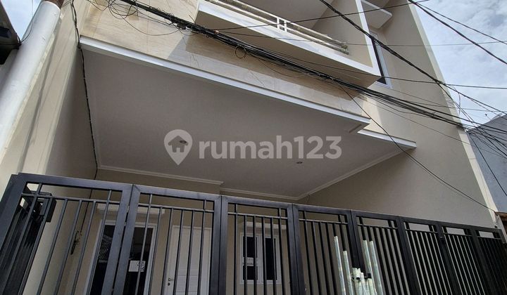 Rumah Baru Lebar 6 di Tanjung Duren Jakarta Barat
