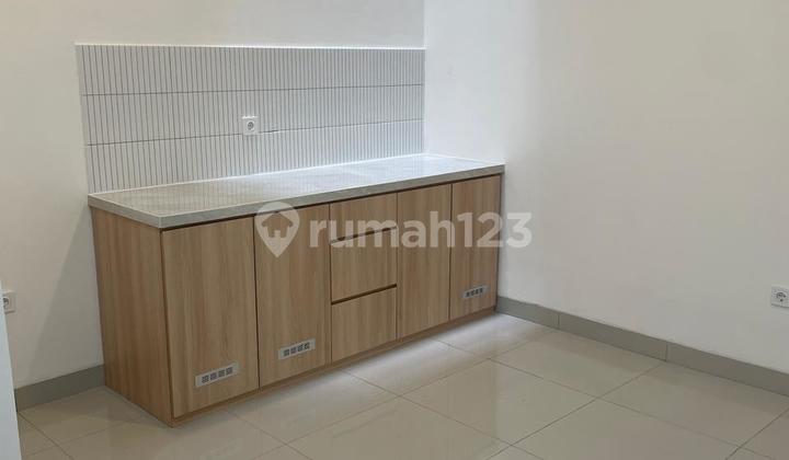 New 4-Bedroom House Near Toll Road in Tanjung Duren, West Jakarta 2