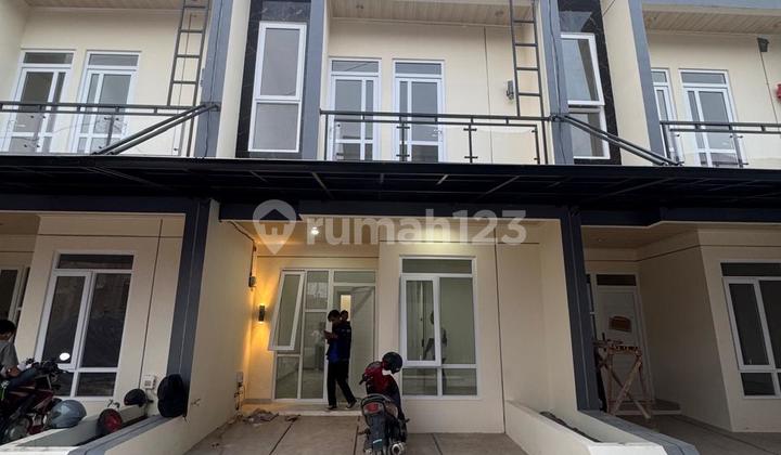Dijual Murah Rumah Baru 2 Lantai Dalam Cluster Dekat Tol Petukangan Jakarta Selatan Dijual Murah Rumah Baru 2 Lantai Dalam Cluster Dekat Tol Petukangan Jakarta Selatan