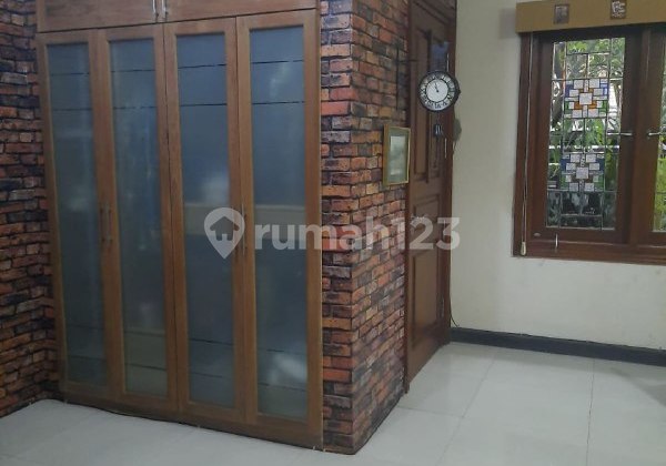 Dijual rumah classic modern dan terawat  Raya Darmo Indah  2
