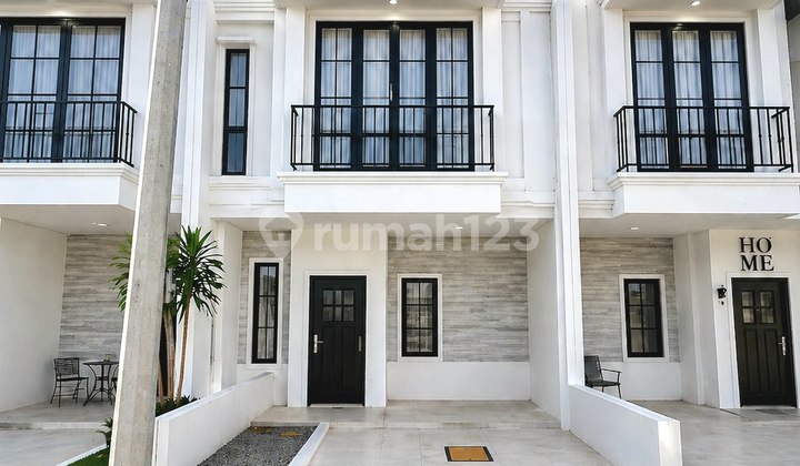 Taman Jivva Kemlaten Merupakan Rumah Modern Ekslusiv dengan Design American Style. Lokasi Strategis Berada di Pusat Kota Surabaya Selatan.