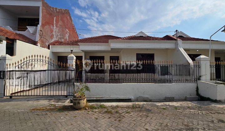 Rumah Bagus Semi Furnished di Klampis, Surabaya Murah  1