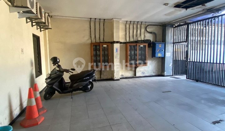 36-Room Boarding House Near Petra University in Siwalankerto, Surabaya 2