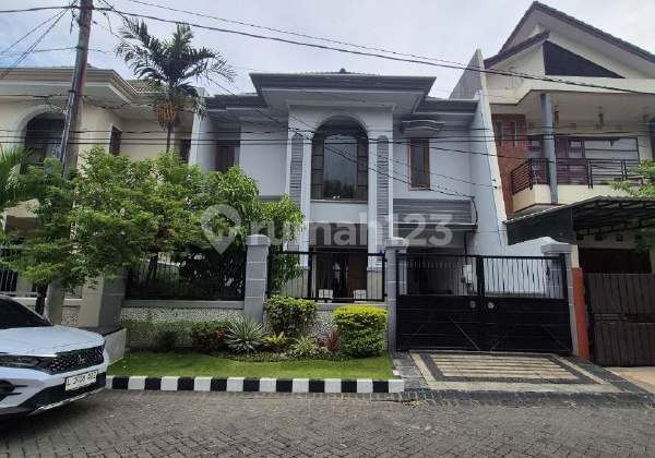 Babatan Pratama House Front Park Row 3 Cars