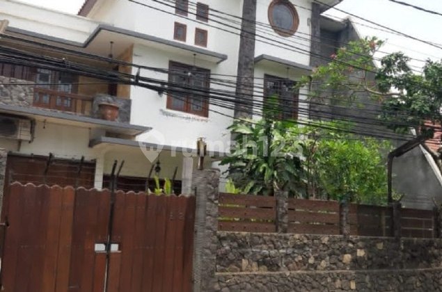 Dijual rumah classic modern dan terawat  Raya Darmo Indah  1