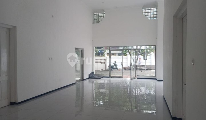 Strategic City Center House, Suitable for Business / Residence / Office on Raya Gubeng Strategic City Center House, Suitable for Business / Residence / Office on Raya Gubeng