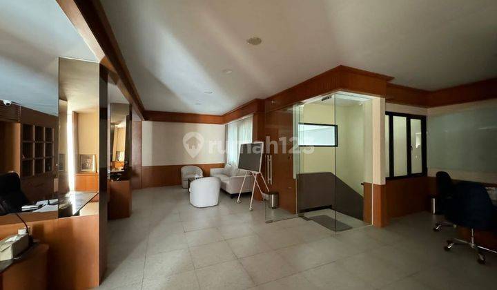 Rumah Bagus Semi Furnished SHM di Royal Residence, Surabaya 2