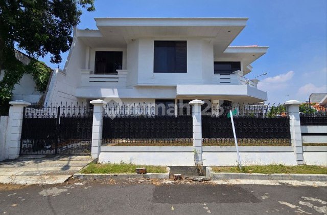 Dharmahusada Indah House  STRATEGIC READY TO OCCUPY