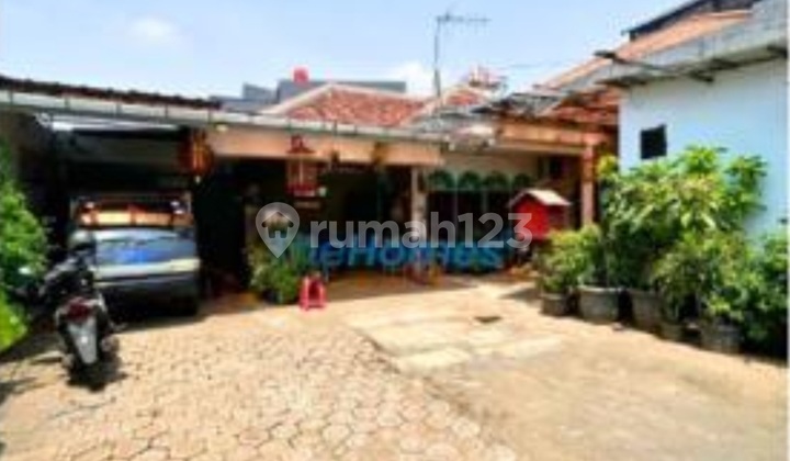 1-Storey House in Commercial Zone in Tebet, Low Price Negotiable 2