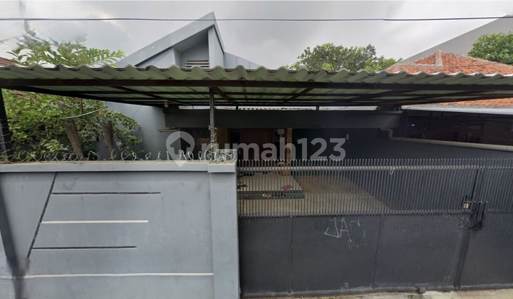 1-Story House for Sale in Setiabudi at a Strategic Location Negotiable Price