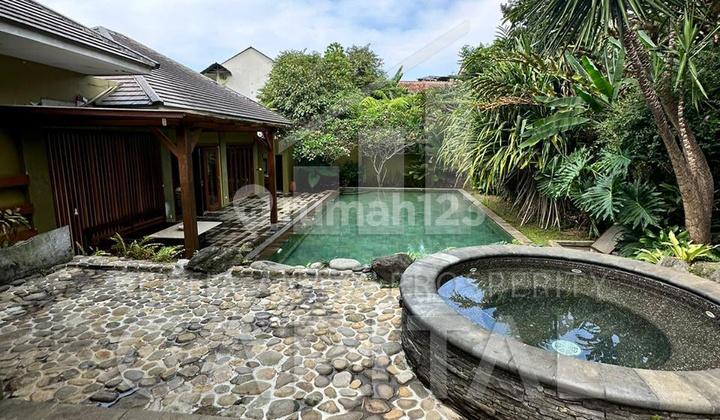 Rumah Megah di Sayap Ciumbuleuit Bandung 1