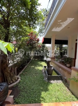 2-Story House on Buahbatu Street, Suitable for a Cafe 2-Story House on Buahbatu Street, Suitable for a Cafe