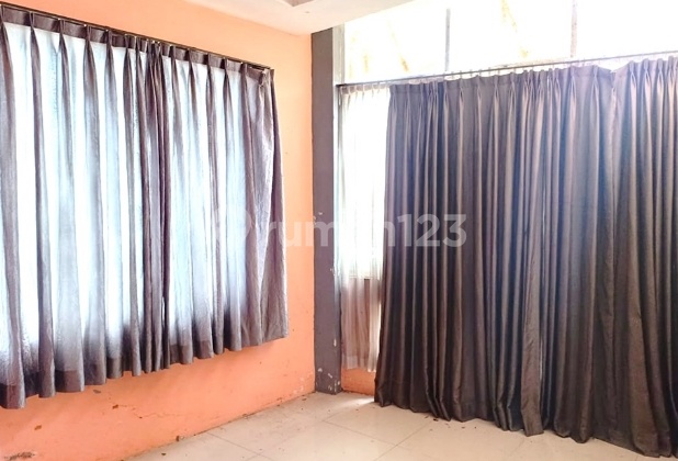 3-Story Shop House on Setiabudi Main Road Bandung 2