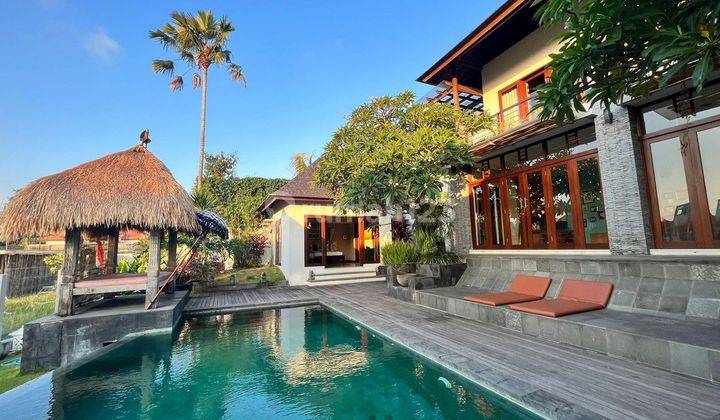 Spacious Villa With Rice Field View in Canggu 1